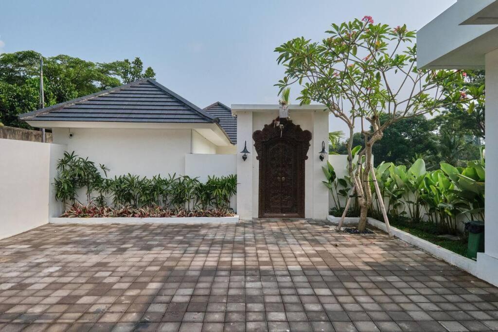 Newly! 3Bdr Modern Villa Close To Ubud Center ภายนอก รูปภาพ